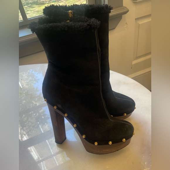 Gucci women’s Montana shearling boots, gold studs. Size 8, excellent condition - Picture 12 of 14